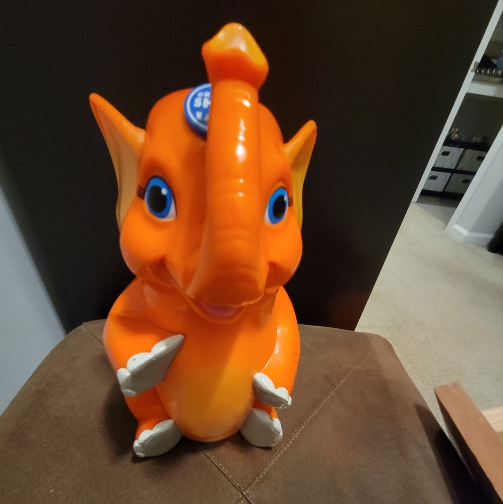 Ringling bros 2001 flip top elephant cup